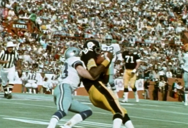 SoyOtraAriana's tweet photo. #RecomendaciónVIP
Definitivamente @nflnetwork y su gran sección #NFLClassics que nos regala una serie de retransmisiones de grandes partidos de decadas atrás.
Ahora mismo, veré el Super Bowl X que se disputó entre los Pittsburgh #Steelers y los Dallas #Cowboys donde el año 1976 transcurría. ¿Quién ganó? ¡Ya debes saberlo!. 😉