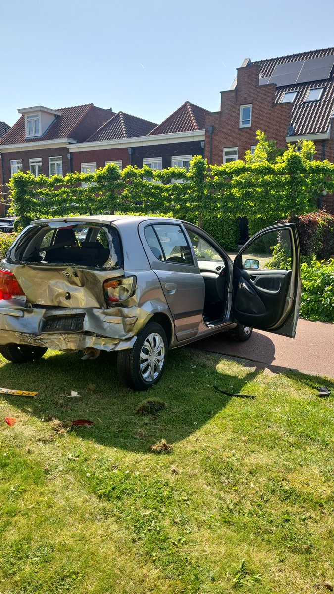 Zondag 28 mei 2023 een melding die ik nog nooit zo heb gehad. Een bestuurder van een personenauto heeft diverse voertuigen aangereden in een wilde rit #Berkel #Rotterdam #SFG #A20 gelukkig geen zwaar gewonden. <a href="/Lansingerland/">Gem. Lansingerland</a>