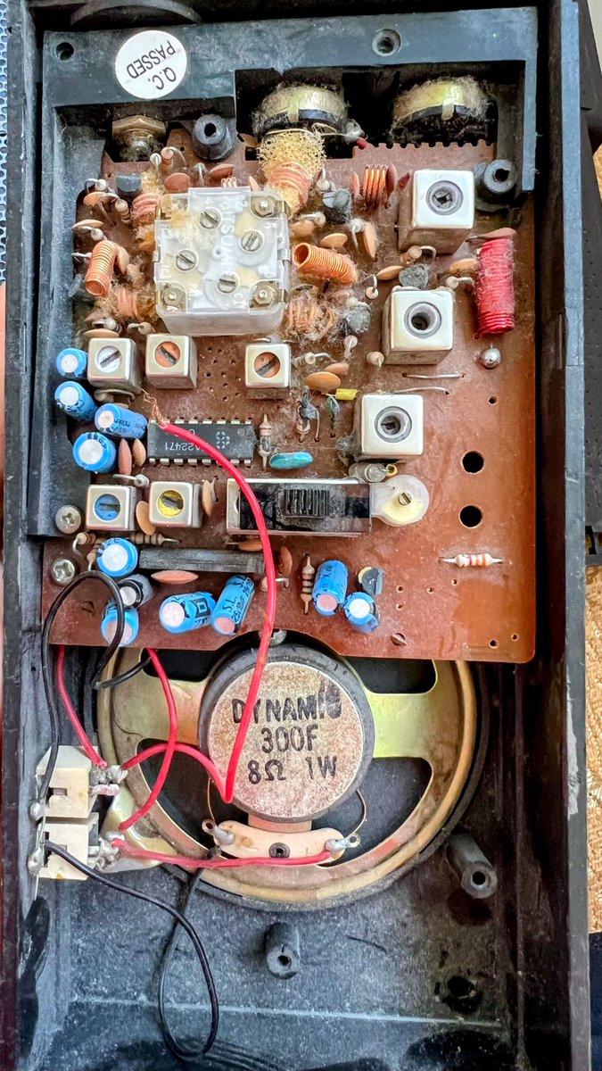 Enter_Soft_PL's tweet image. Found in a basement, condition of electronics suggest that it may work after few fixes. 

Any ideas of how it can be used?

#ICON #RFSCANNER #SDR #OLD