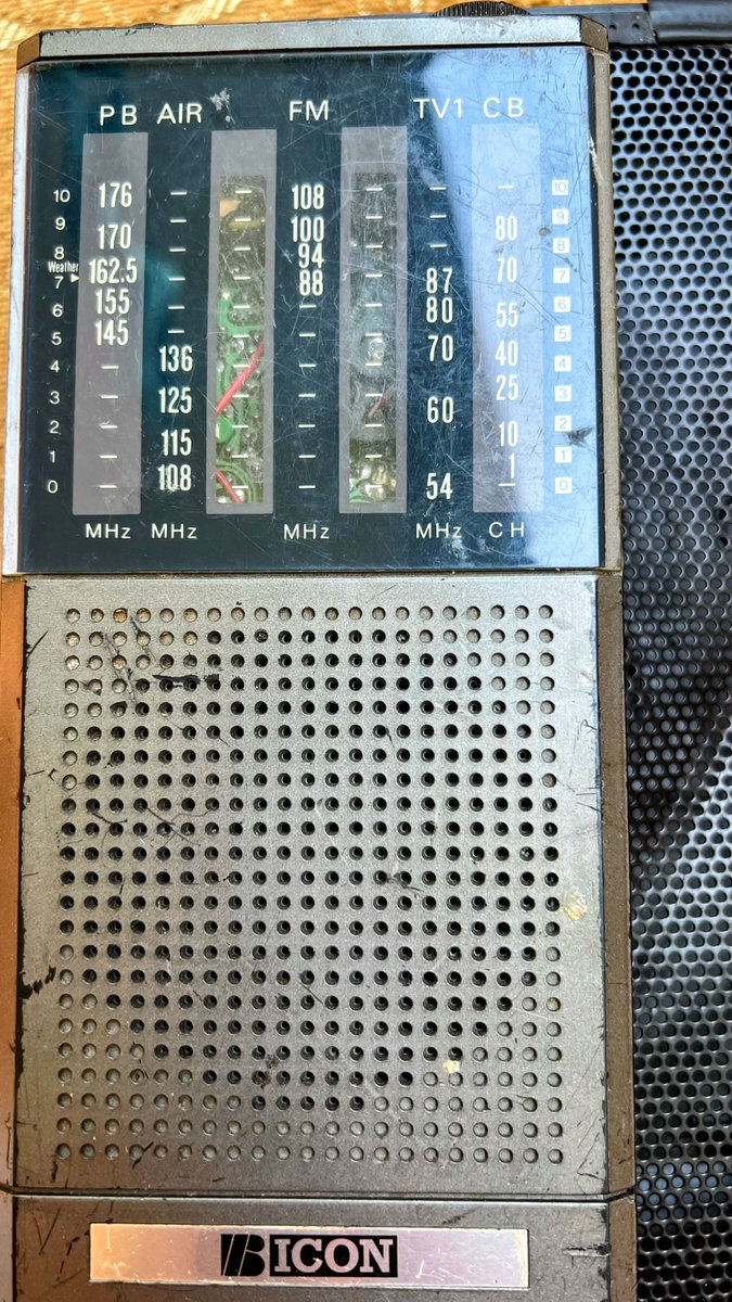 Enter_Soft_PL's tweet image. Found in a basement, condition of electronics suggest that it may work after few fixes. 

Any ideas of how it can be used?

#ICON #RFSCANNER #SDR #OLD