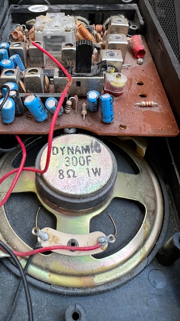 Enter_Soft_PL's tweet image. Found in a basement, condition of electronics suggest that it may work after few fixes. 

Any ideas of how it can be used?

#ICON #RFSCANNER #SDR #OLD