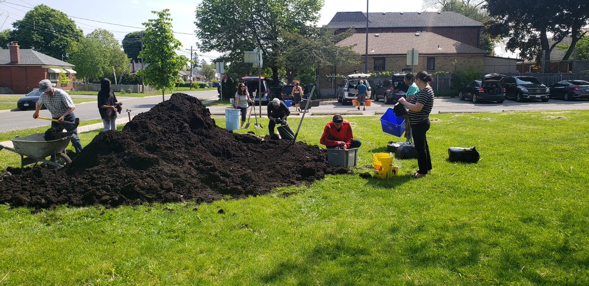 Thompson_37's tweet photo. Thanks to everyone who came out to our Compost Day today. Our next Compost Day will be held on Sunday, June 4 at Bendale Library located at 1515 Danforth Road from 10:00am-11:30am. See you there! #CompostDay #Scarborough #Toronto #Ontario #Canada https://t.co/TcOfna6u2E