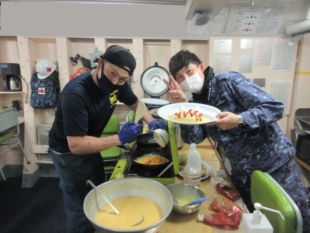 JMSDF_A_MF_HQ's tweet photo. #掃海艇みやじま #MSC690
#給養員👨🍳
#オムライス も #絶品🤩 https://t.co/A2kuH2jIti
