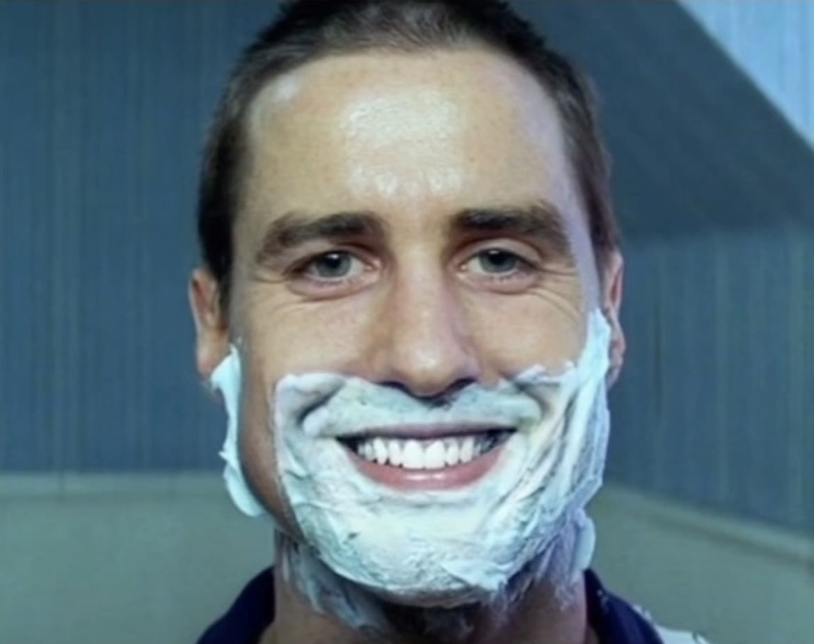 World0fEcho's tweet photo. who remembers this feel-good movie scene https://t.co/0d1l3zzvJj