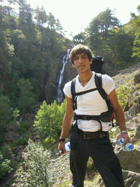 #MusketeersEurope Though it's a #Holiday for some of us - it's #LucaLundi too and beautiful weather 🌞 So why don't we go on a hike with #LukePasqualino #lucapasqualino 🥾🌳🏞️ ?