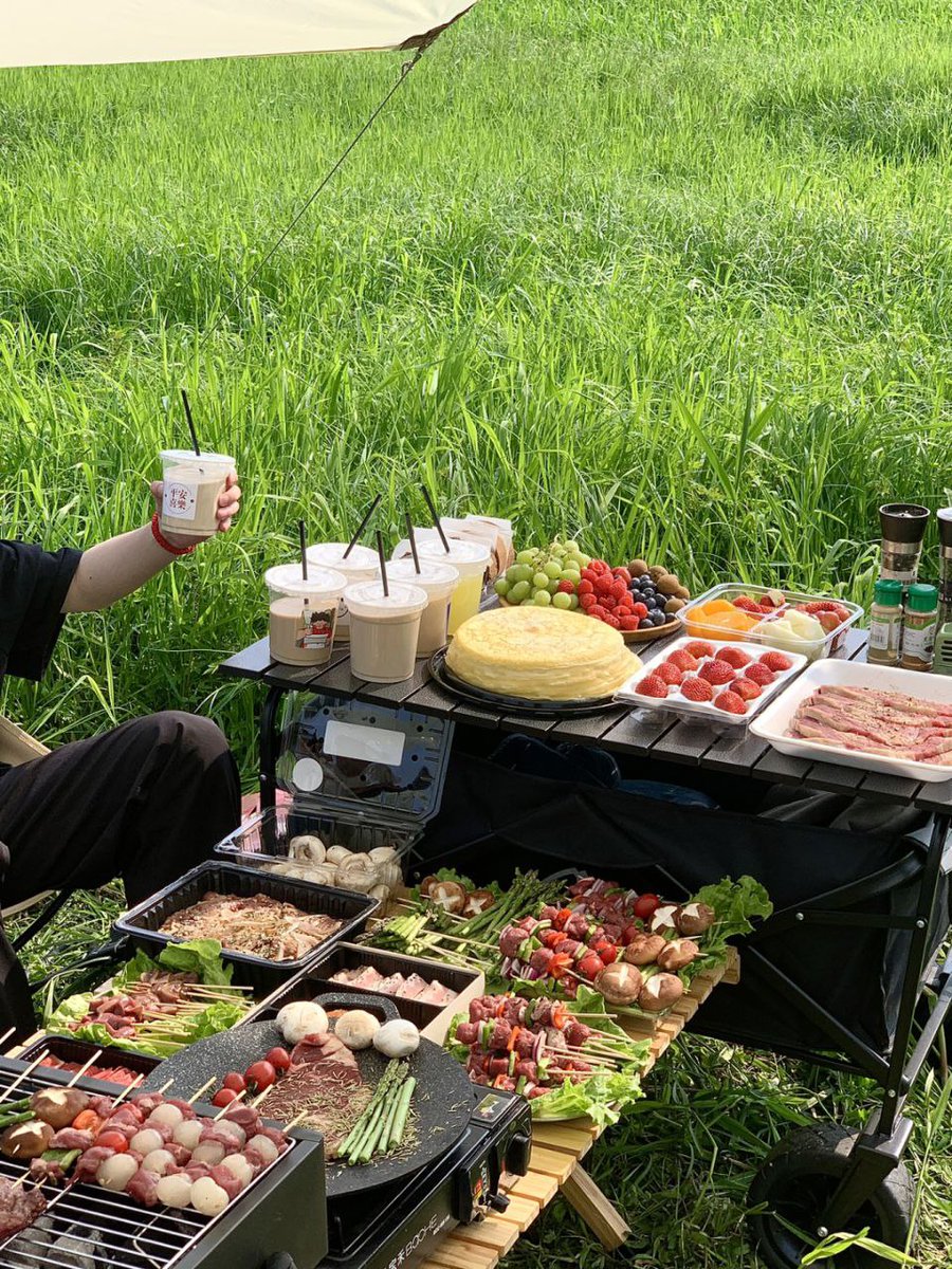 Capone734's tweet image. End of the weekend outdoor barbecue this day is my most happy day wishing everyone a good weekend☺️☺️☺️  #DebtCeilingAgreemment   #Weekend  #Barbecue