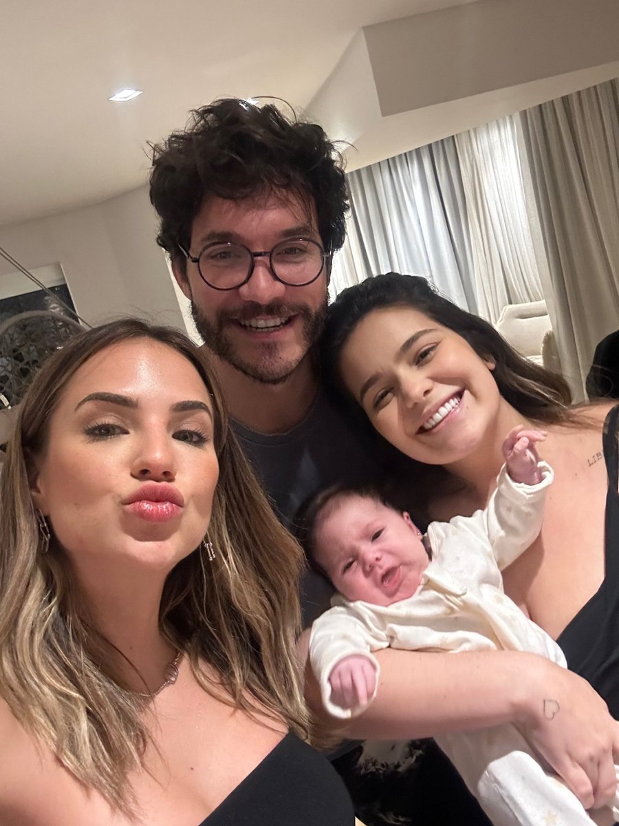 gabimartins's tweet photo. Conheci a Lua gente ❤️❤️❤️❤️ https://t.co/BnNz2z2rlA