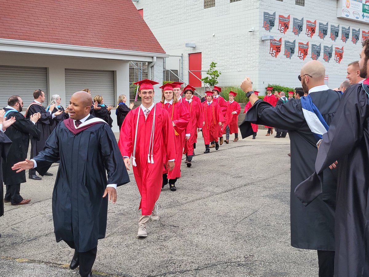 LaSalleAlumni's tweet photo. We welcome our new Lancer Alumni into the brotherhood of over 12,000 this evening. 

Congratulations!  Now go out and do great things!  

We are.... Called To Serve!

#LancerAlumni
#Classof23
#LRD https://t.co/VrXEkAe5ql