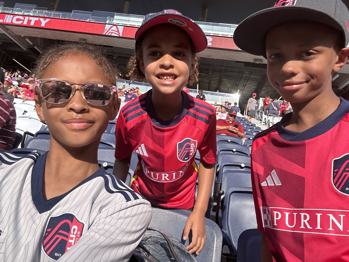 Mo_futbol's tweet photo. When you give the kids your phone at the @STLCITY2 game. #familyfuntimes #AllforCITY 🥰🥰⚽ @stlCITYsc https://t.co/w4xeNIpQps