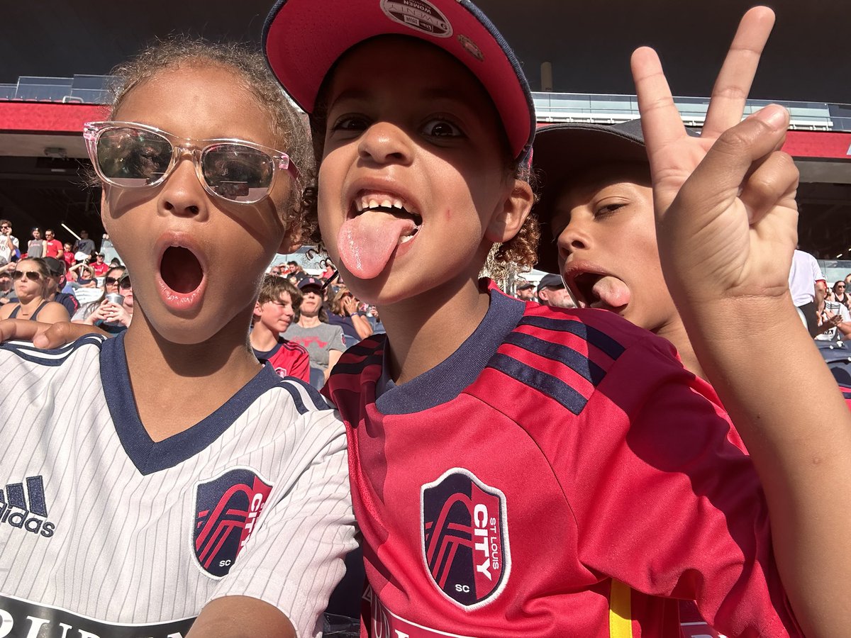 Mo_futbol's tweet photo. When you give the kids your phone at the @STLCITY2 game. #familyfuntimes #AllforCITY 🥰🥰⚽ @stlCITYsc https://t.co/w4xeNIpQps
