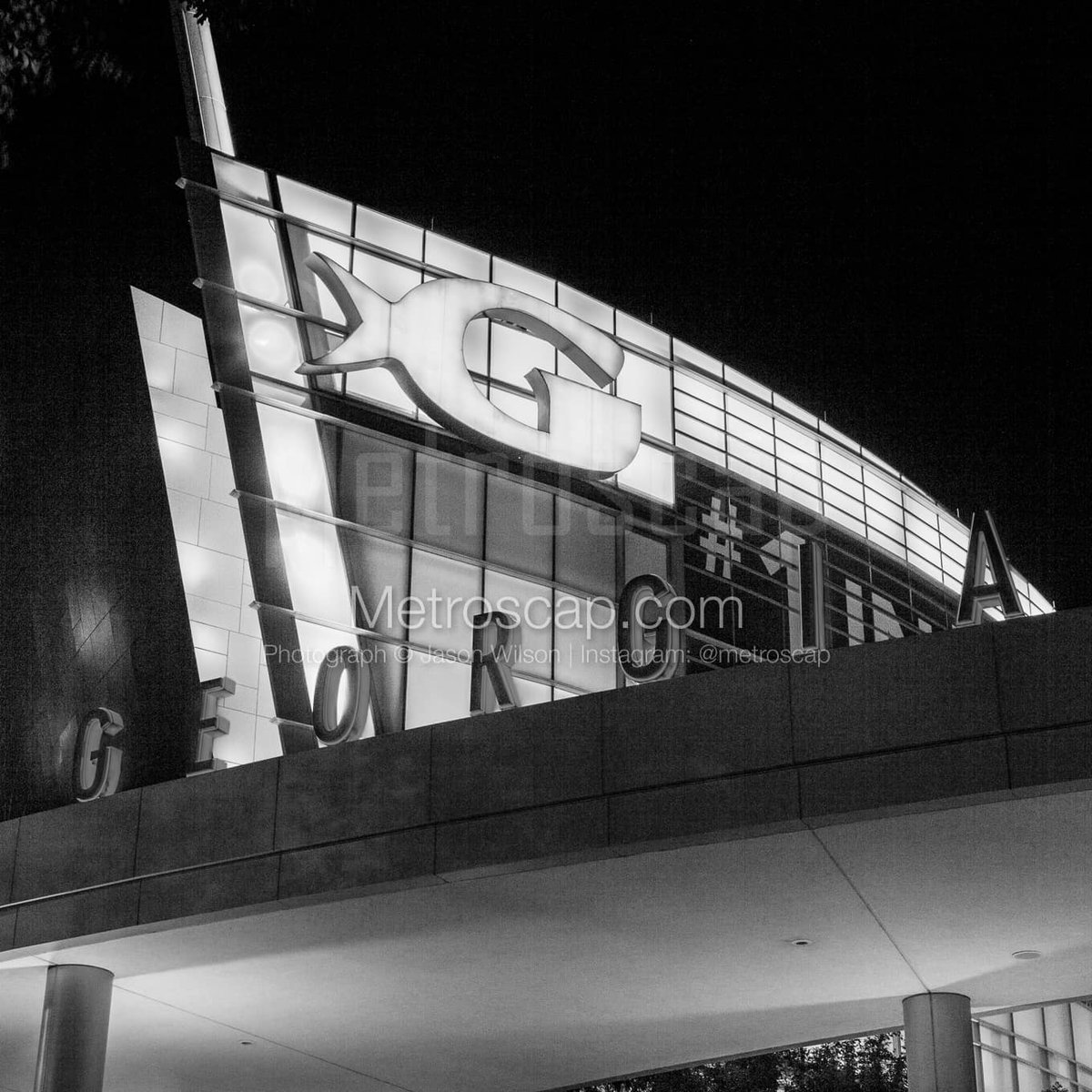 Atlanta prints Black & White: The Georgia Aquarium at Night #atlanta #atlantaga #atl #georgia #weloveatl #buckhead #chooseatl #midtownatl #404 #BlackWhite | metroscap.com/atlanta-archit…