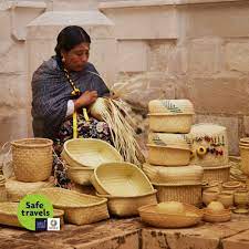 Clcv434mixteca's tweet photo. 08 holaa, esperando que estén bien me gustaría compartirles un tema para reflexionar de esta hermosa cultura. La artesanía es de gran importancia para esta cultura debido a una economía muy baja  siendo así una forma de supervivencia y reproducción...😨
TCLA #artesania #Reflexion https://t.co/b4sDB4B01J