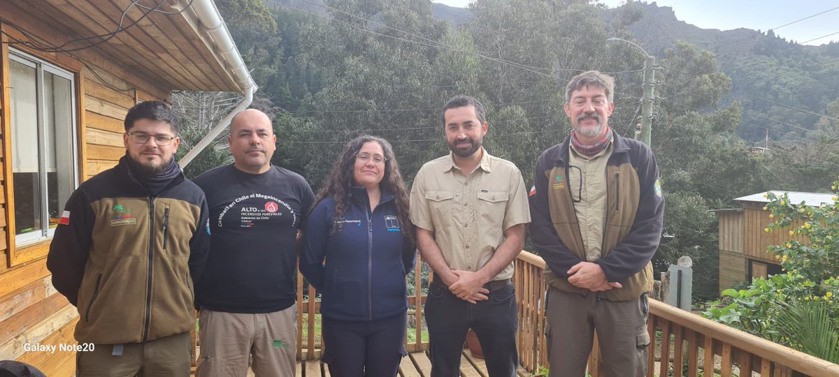 conaf_valpa's tweet photo. 🏝️Seremi @MinagriValpo @Yolycisternas y profesionales de #CONAFValparaíso sostuvieron una reunión con el alcalde de @MunicipioJF, Pablo Manríquez, para abordar temáticas relativas a la conservación y seguridad del Parque Nacional Archipiélago de #JuanFernández https://t.co/2qswXP5p7I