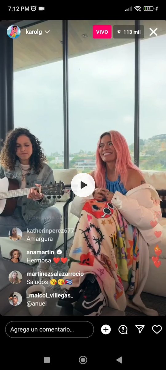 Sin asado, sin amigos.
Acostada pero viendo el live de la reina <a href="/karolg/">LABICHOTA</a> #losdesiempre #elasadodekarolg