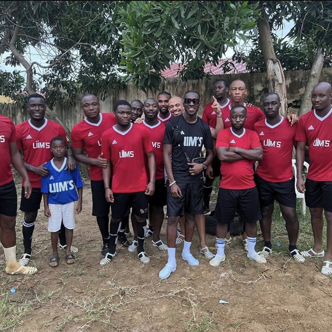 Liim’s s’est rendu dans un orphelinat et a organisé un tournoi caritatif à Abidjan. 👏🏽