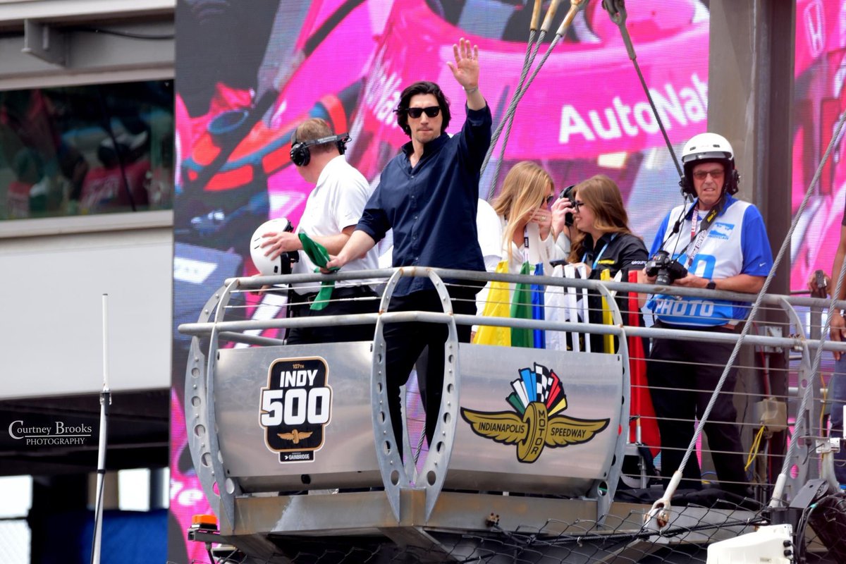 adamdrivercentl's tweet photo. Adam Driver prepping for his green flag wave at the Indy 500- Courtney Brooks https://t.co/mxspxGeh9g