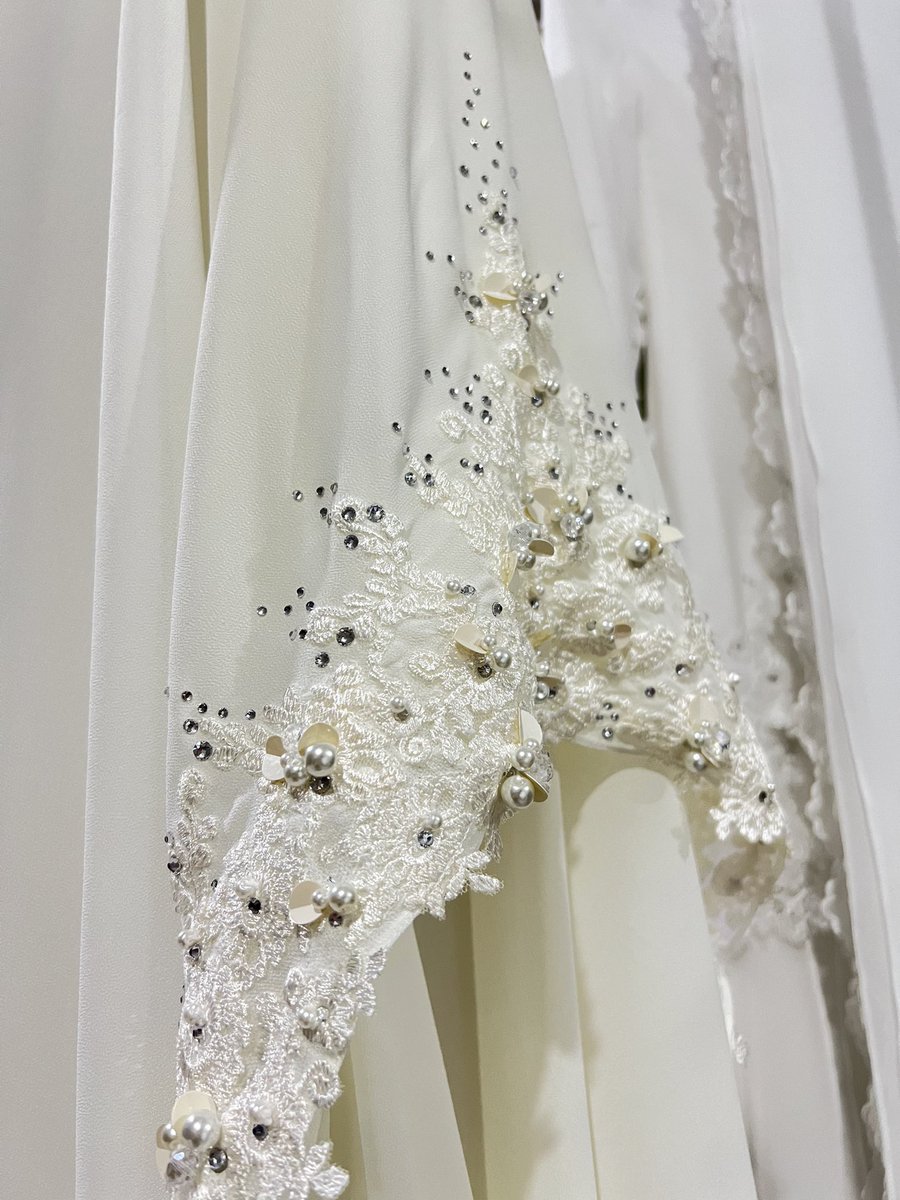 bominari_'s tweet photo. White a classic colour for the brides π€
for more info WhatsApp +60 12 974 4018
#bominari #bominaribridal #bridal #weddingdress #engagment #solemnisation #malaydresswedding #receptiondress #drapedweddingdress #minimalweddingdress #dress #WhiteFlowerSeries https://t.co/YHWLIFwe8M