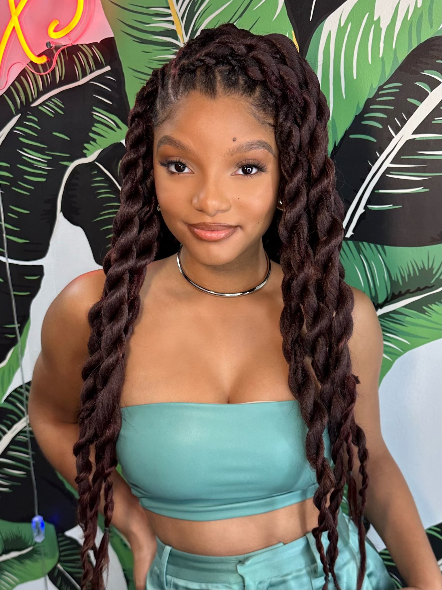 HALLE BAILEY FxQSSWyXwAIoE2T?format=jpg&name=large