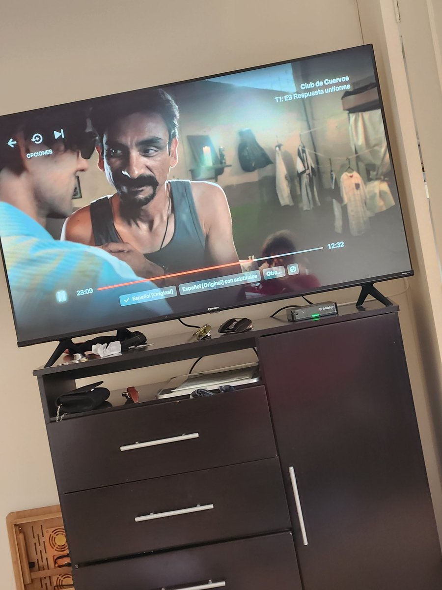 ruffovr's tweet photo. I was watching "club de cuervos" and realized @SnoopDogg is on  it. Or his mexican brother at least. @netflix https://t.co/JnYOUMgNoM