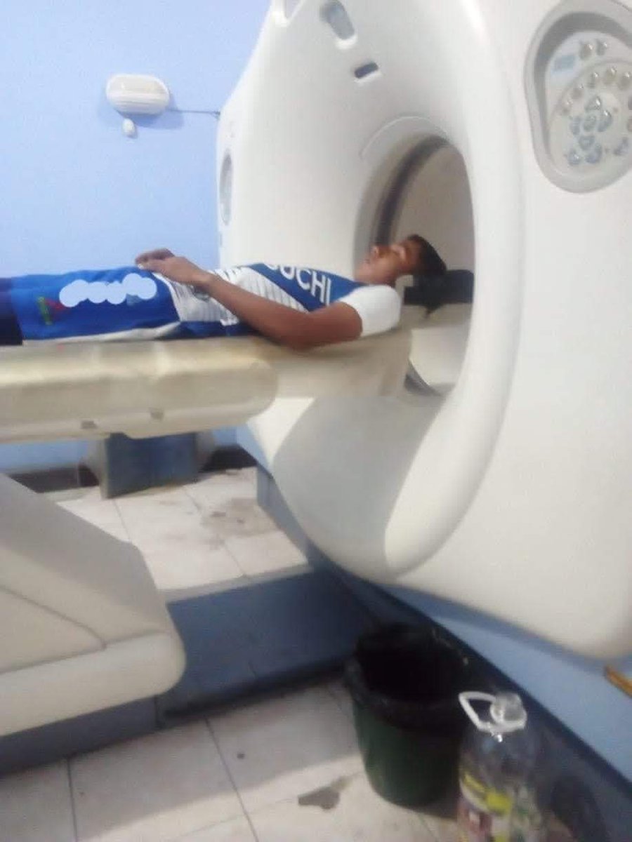 Acá haciéndome una tomografía,para saber que tenía en la cabeza cuando te creí