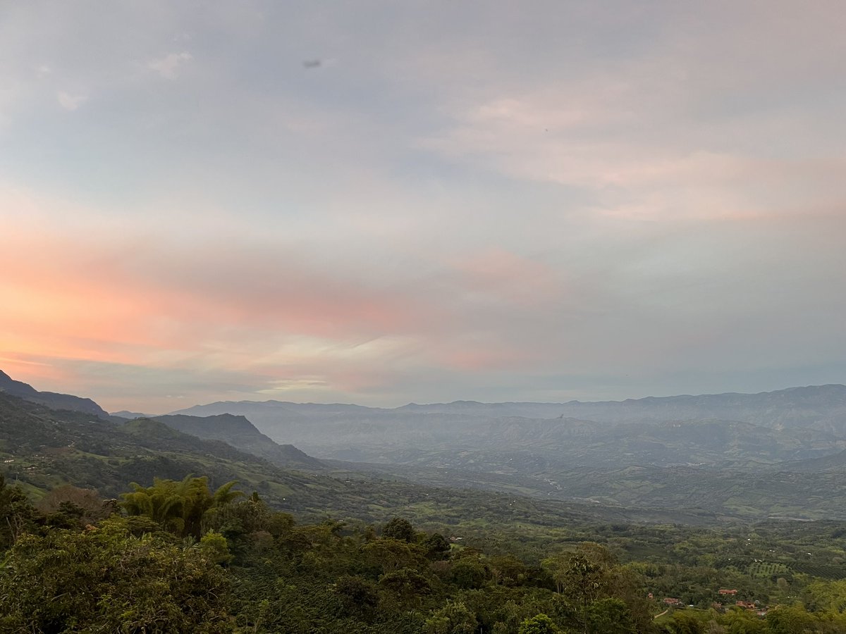 Un Desarrollo Regenerativo va más allá de la mitigación (reducir la huella negativa) y la adaptación (prepararnos para habitar el Antropoceno). Es acerca de estar mejor, es acerca del juego infinito de desarrollar el potencial de los sistemas de los que somos parte