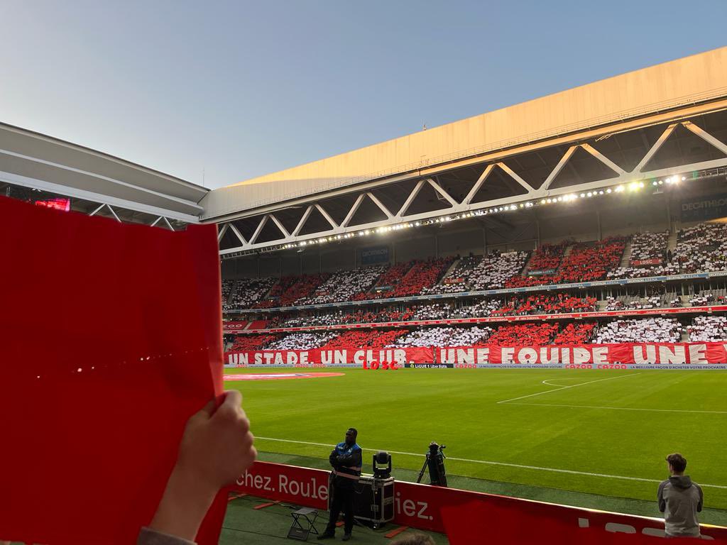 Guily93's tweet photo. J’oublierai pas ce moment là !❤️🤍#LOSC https://t.co/Tj8lY8TqU2