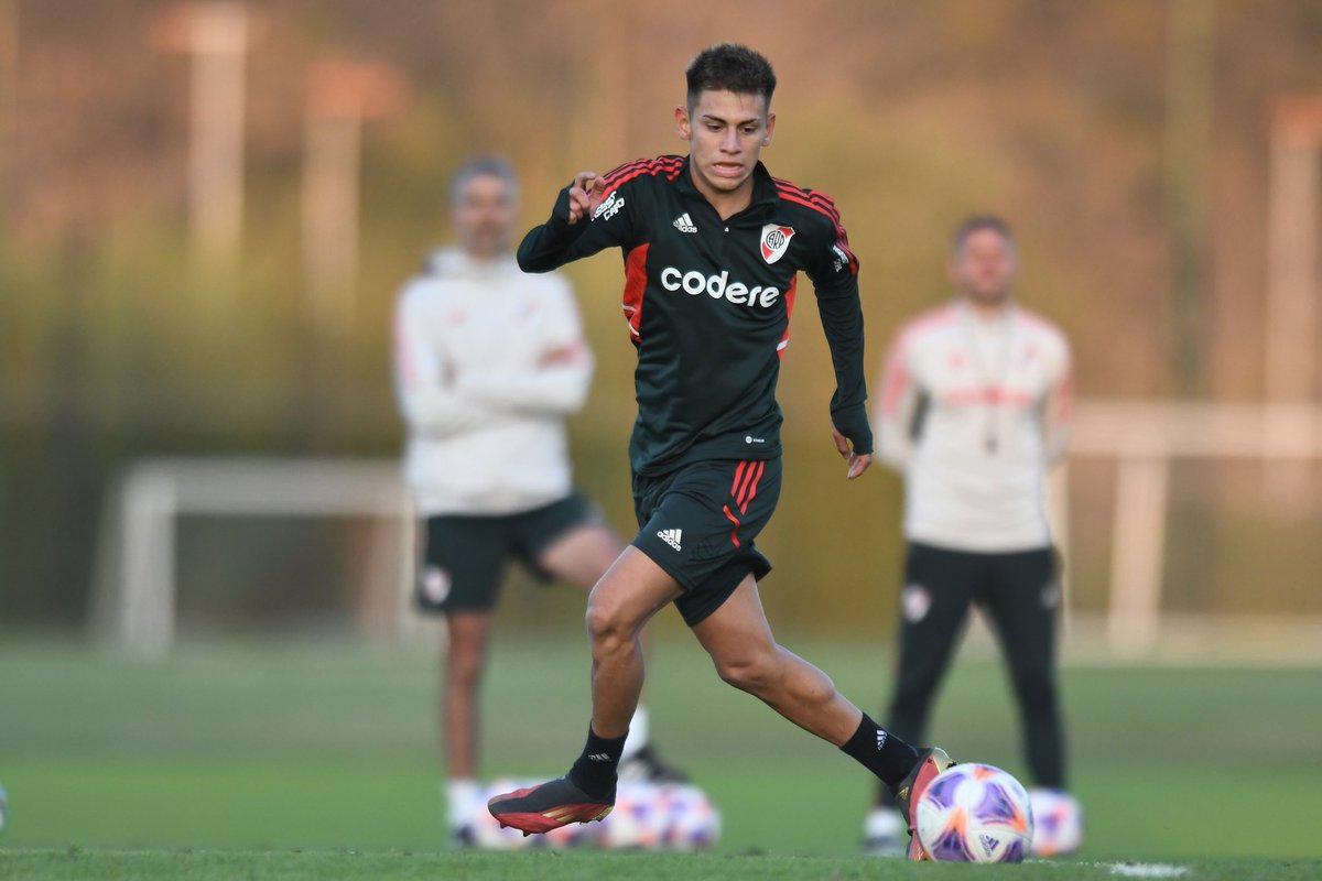 BelliCARP's tweet photo. Si el Diablito Echeverri debuta mañana contra Velez le doy $3000 a todos los que interactúen con este tweet https://t.co/olaInUjpYt