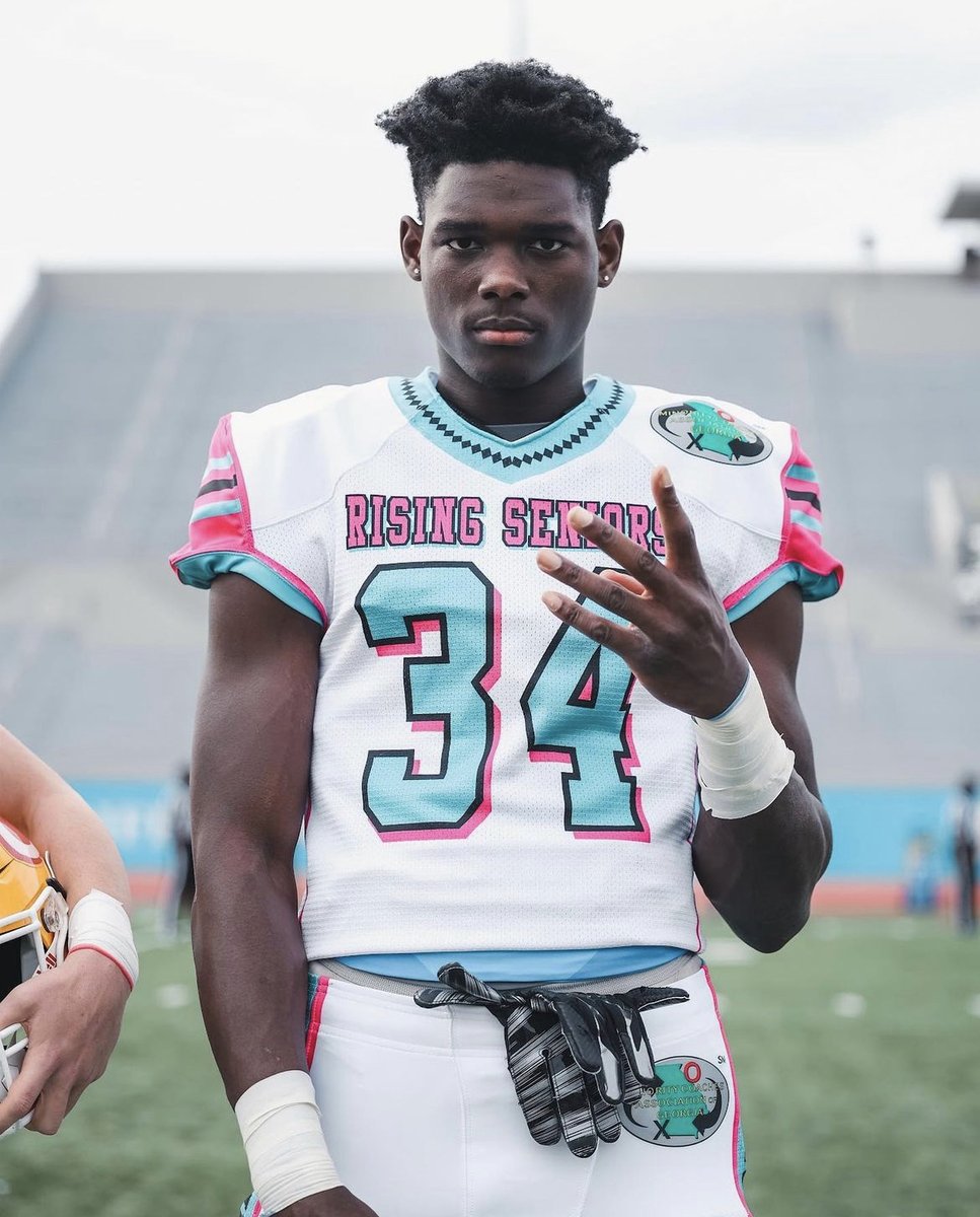 4-star EDGE @Kameryn76867144 has had Tennessee among his favorites for a while, and the 865 Live Event enhanced that.

- 6-5.5 & 240 pounds
- 56 tackles
- 8 QB hits
- 7 sacks

Fountain averaged a near-double-double on the hardwood and is a top-75 eval 📈