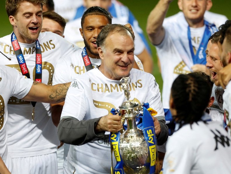 ☎️Breaking news from Leeds' board!🚨Marcelo Bielsa included a clause in his contract with 'La Celeste🇺🇾' in case Leeds were to be relegated! 
According to close sources, he is already preparing himself to embark on a journey and start his second stint!