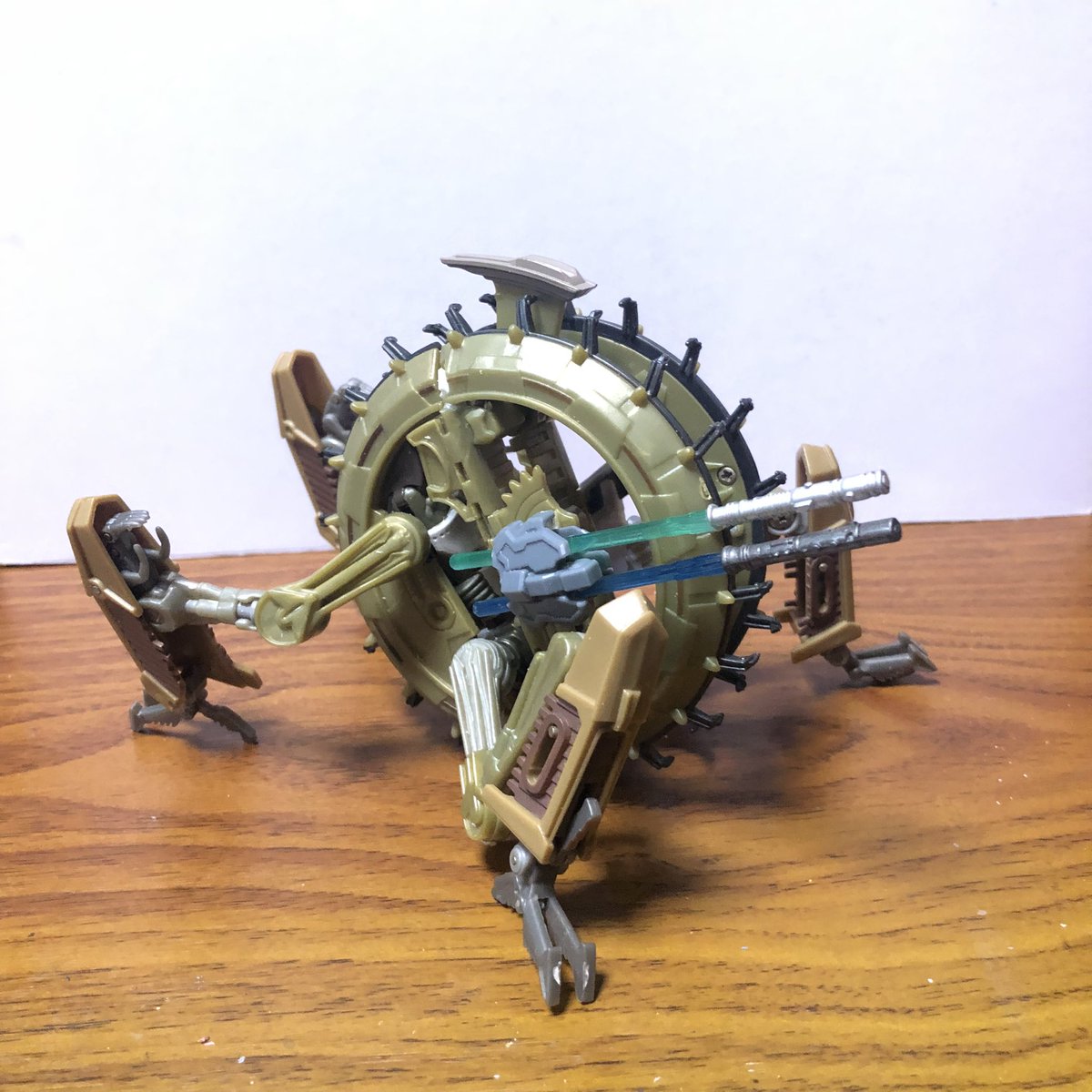 goro551's tweet photo. #トランスフォーマー
#スターウォーズ
#swtf
ジャンク品¥500買ってきた粉々になってたスターウォーズTFグリーバス将軍修理しました✨
背中のガワはもげてたのを真鍮線で繋いだので着脱可能になった♪♪ https://t.co/hSOVPjW5iV