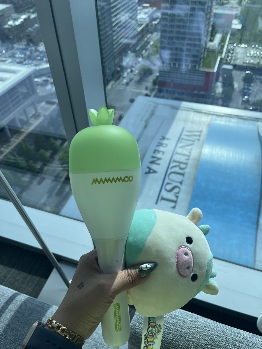 KdramaBebe's tweet photo. Totally moomoo’d it out this weekend 😂

#MAMAMOO #MAMAMOOinChicago #MYCON #MYCON_Chicago https://t.co/RmF36MjgN5