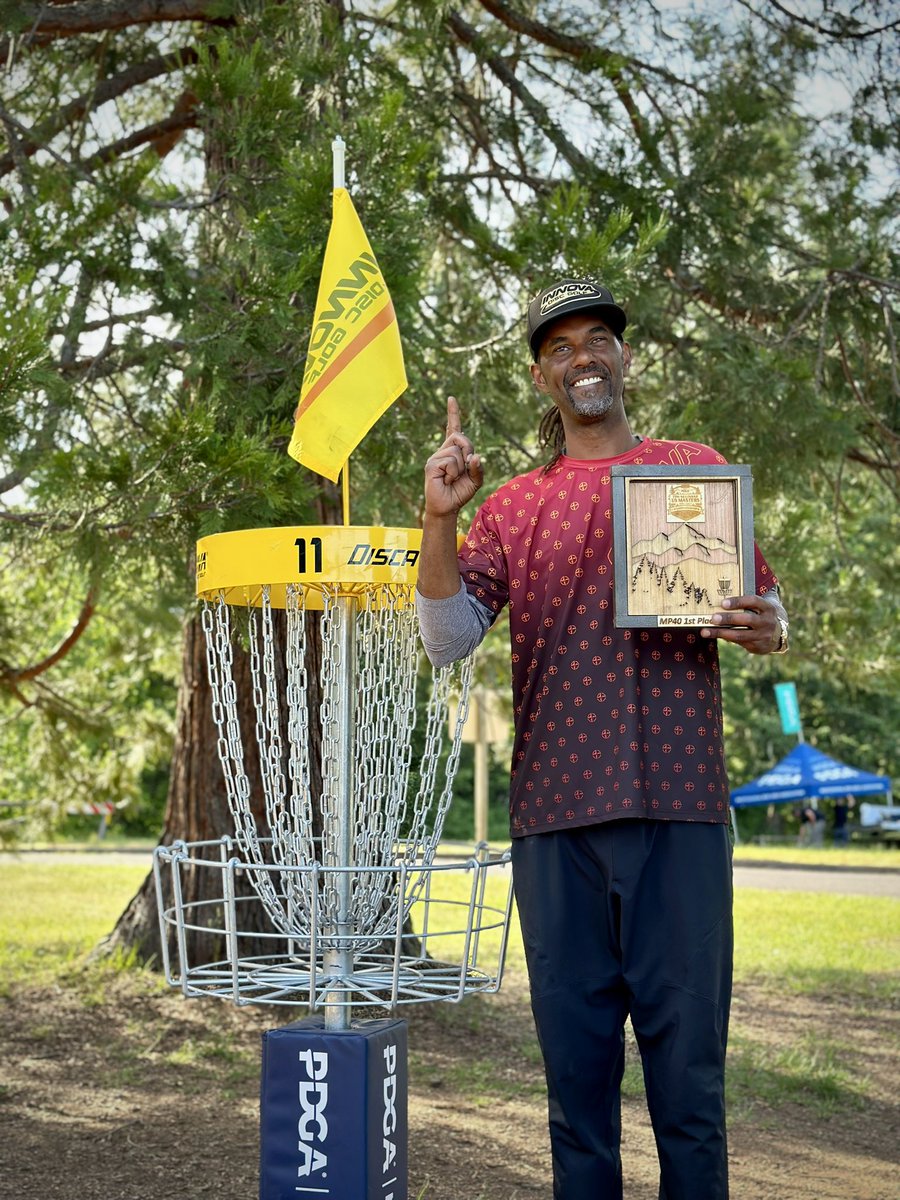 Your 2023 PDGA Tim Selinske US Masters Champion in MP40, Philo Brathwaite! 🇺🇸🏆

This is the first PDGA Major title for Brathwaite.

#selinskemasters #discgolf
