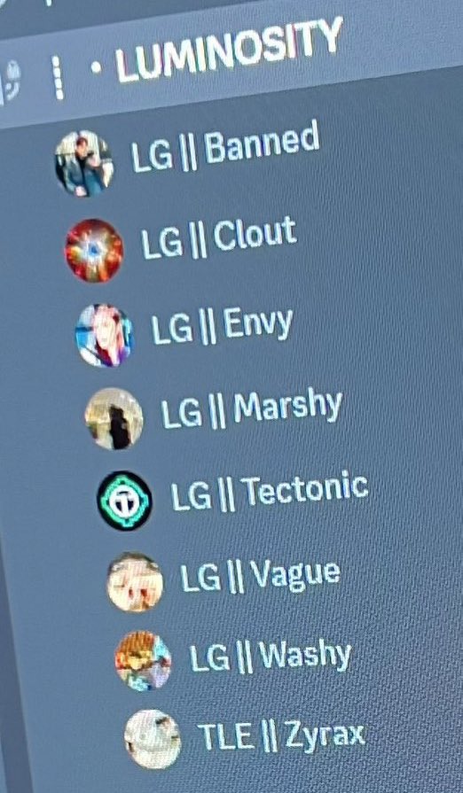 COD Mobile Esports News (@codmobilesports) on Twitter photo TLE players joined LG coms during <a href="/MasterscupGG/">Masterscup.gg</a> grand finals to play loud music and distract them 😳 TLE players joined LG coms during <a href="/MasterscupGG/">Masterscup.gg</a> grand finals to play loud music and distract them 😳