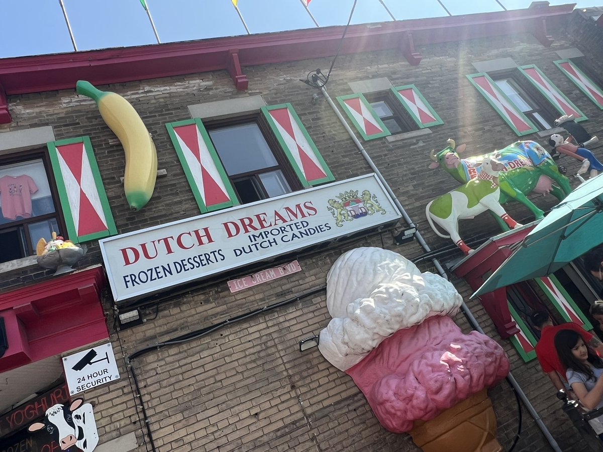 liveincnd's tweet photo. 行列ができる理由が納得🍨
暑い日には暑くても並びたくなる！
#dutchdreams https://t.co/HNsBefgf1m