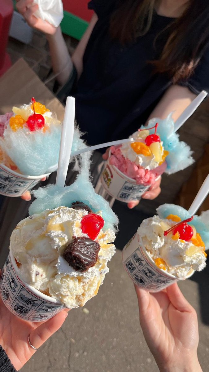 liveincnd's tweet photo. 行列ができる理由が納得🍨
暑い日には暑くても並びたくなる！
#dutchdreams https://t.co/HNsBefgf1m