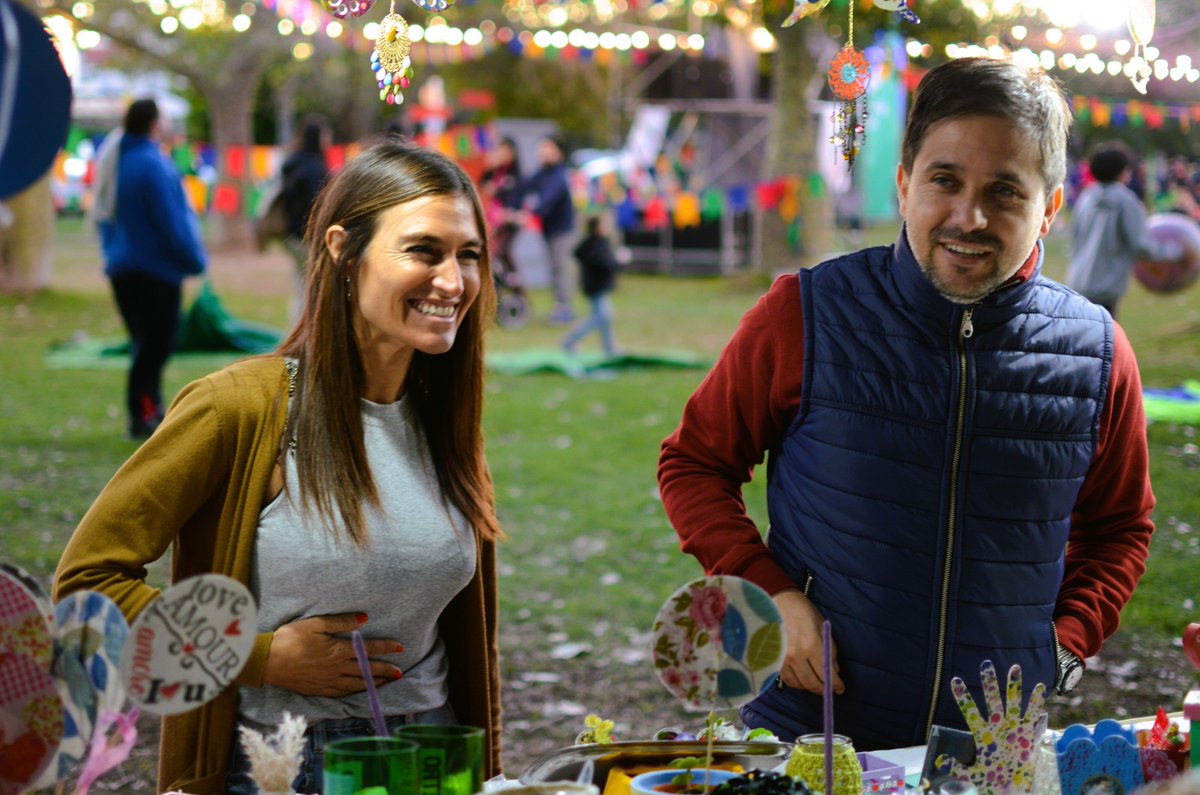 PaoPallero's tweet photo. 🥳 Otro domingo de familia, amigos, música, teatro, juegos y kermesse en el #ParqueFederal con #escosadebarrio.
🙌 Hacemos una mejor ciudad porque promovemos el encuentro colectivo en los espacios públicos para construir otras formas de convivencia ciudadana. https://t.co/0QycTDqBqk