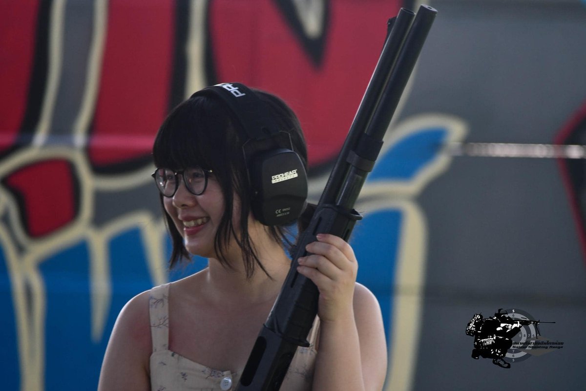 Pew Pew ! 
#shootingrange #shotgun #remington #remington870
#眼鏡 #眼鏡っ子 #メガネっ子 #ショートヘアー #ポートレート #ショートヘア #portrait #glassesgirl #สาวแว่น #ผมสั้น #สาวผมสั้น #นักศึกษา #นักเรียน