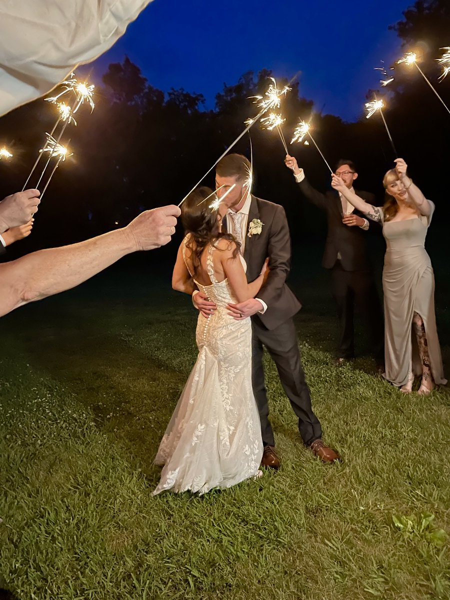 assssh1027's tweet photo. Congratulations Mr. &amp; Mrs. Freedman 💕🥂 https://t.co/31fYtSWEOS