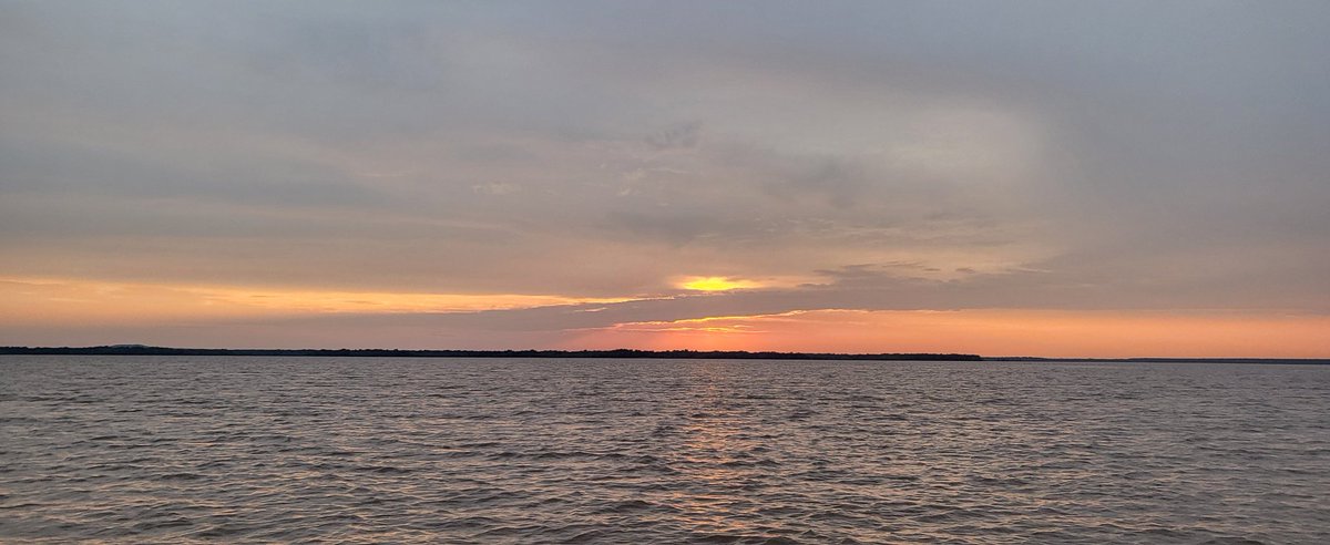 EricDFine's tweet photo. First Lake Eufaula sunset on the water for the year. #summer2023 #lakeeufaulaok https://t.co/o8vOTWVbC8