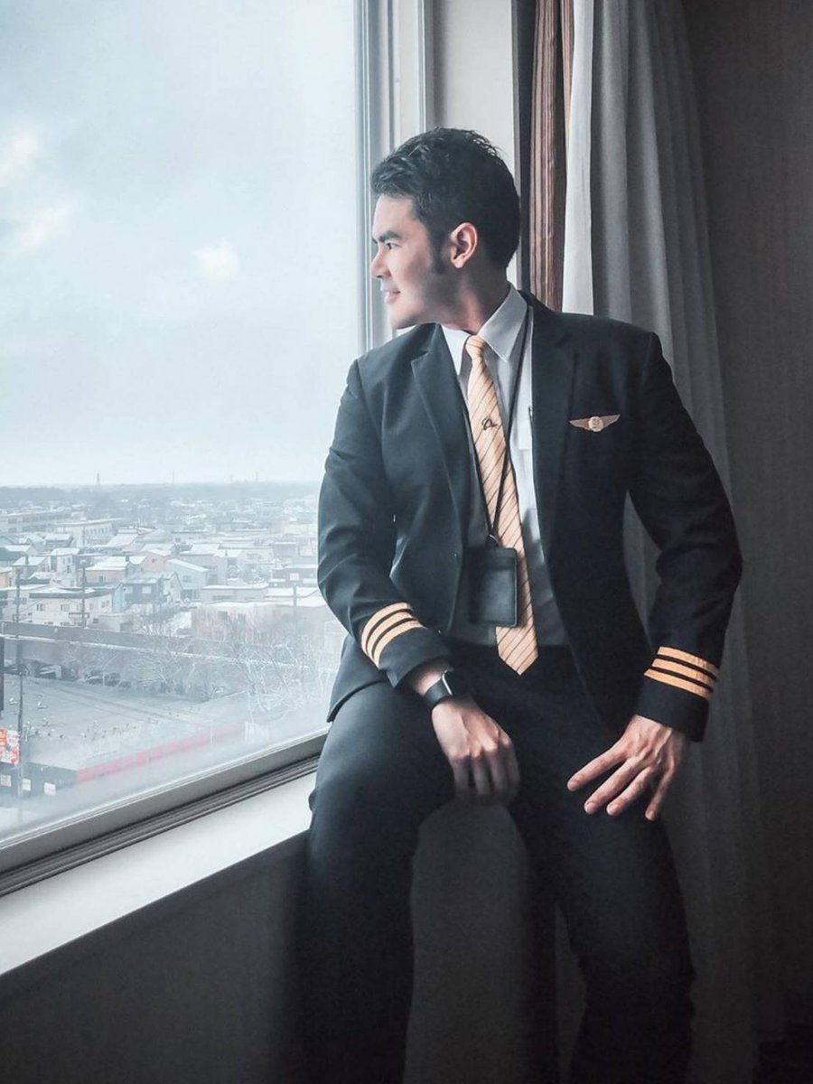 SuiteAndUniform's tweet photo. น่ากอด #HandsomeGuy #handsome #Pilot #pilotuniform #crew #crewlife #pilotlife #sexypilot https://t.co/HM8sjYOYmF