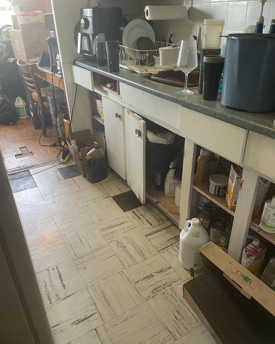 cherylbenson's tweet photo. @MeTheCookieLady @VarunSriskanda I haven’t had repairs done for 9 Years. My place is uninhabitable for years with mould and toxic chemicals from construction. #savingcheryl #Toronto #TOpoli #DisabilityTwitter #landlordsFromHell #Grandview #TonyTam https://t.co/004LgdyChH