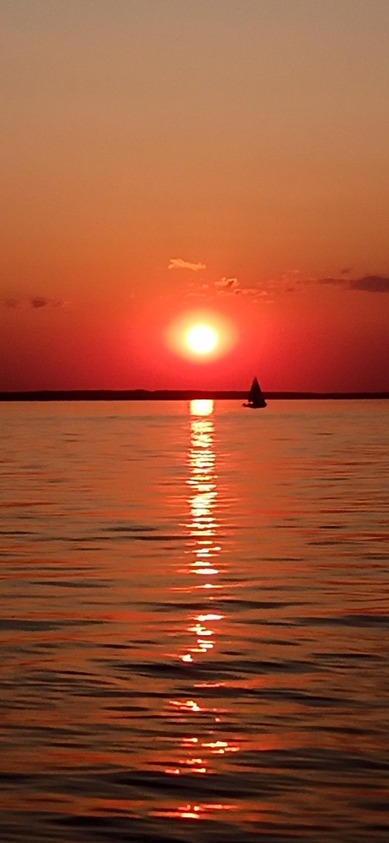 Incredibly beautiful #PentecostSunday #OttawaRiverSunset this evening

#GloryToGod

#Ottawa
#OttawaRiver 
#ShareYourWeather