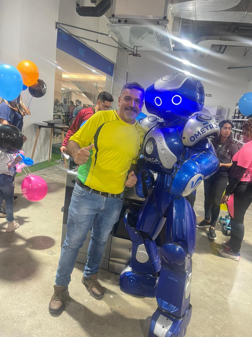 franper7's tweet photo. En la inauguración del Multimax del Sambil La Candelaria https://t.co/TLxeWq7v25