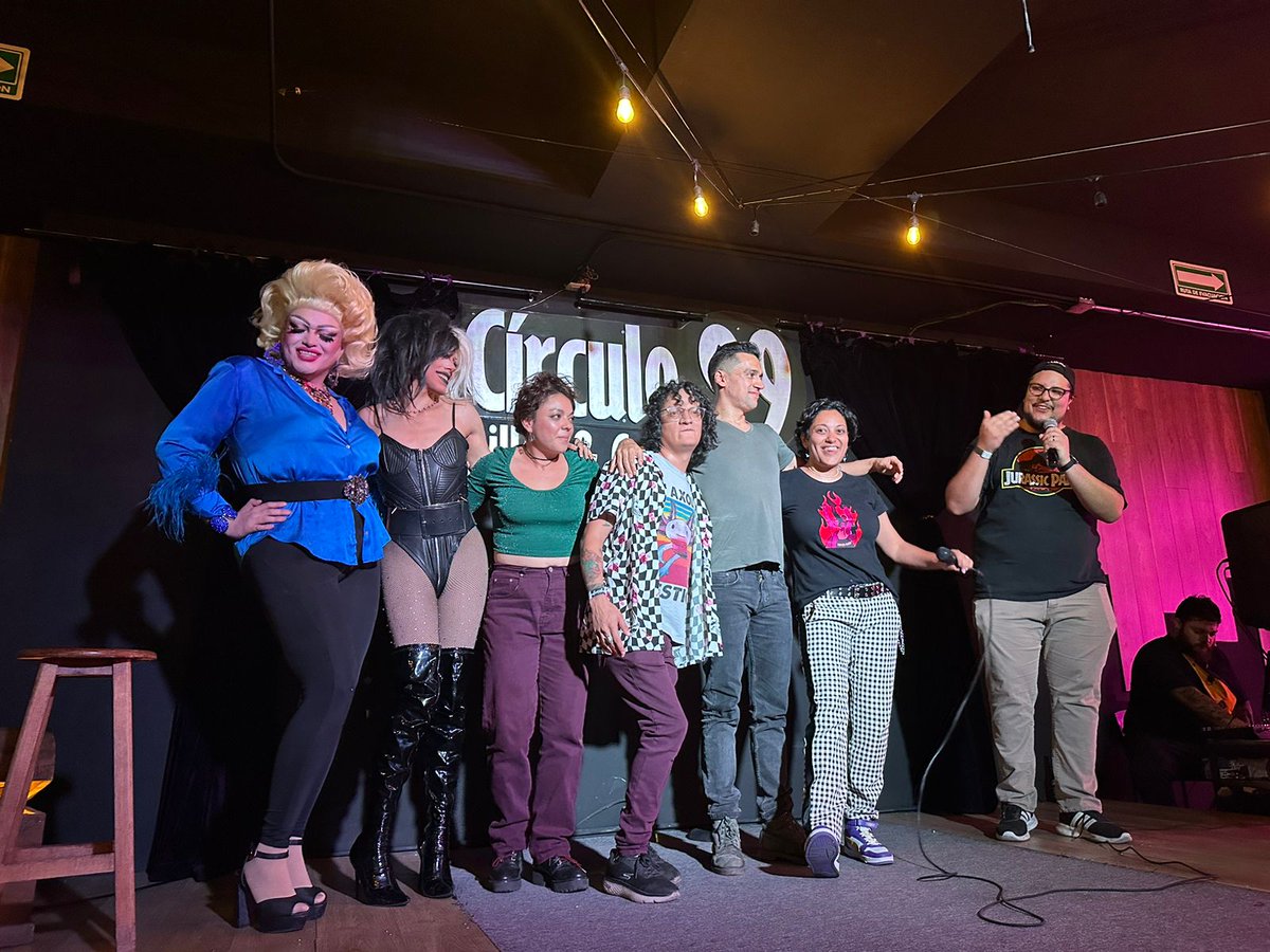carolhsolis's tweet photo. Qué noche la de anoche.
Gracias a quienes se sumaron a cooperar para apoyar con los casos de @oportunican #brigadatexcoco y #petfluencer
Mi amor infinito a ese enorme ser de... oscuridad @BobbyHereje y por supuesto a este elencazo que se la rifó en el @circulo99billar.
#REVIR https://t.co/1dpnogoon9