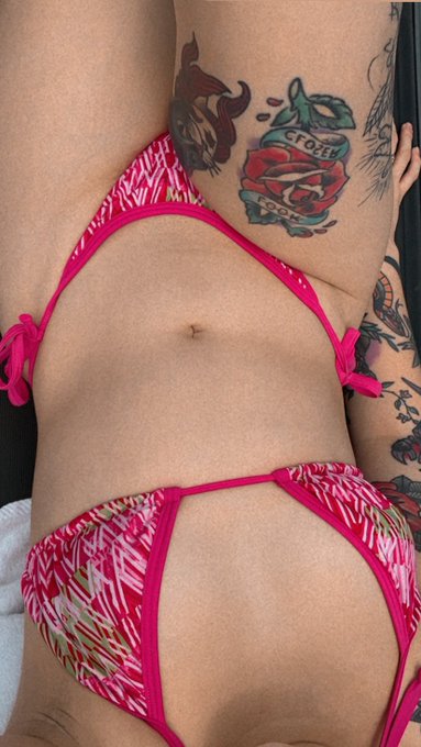 Pool day with me? 🥵👀 https://t.co/0BWCZLFOKG