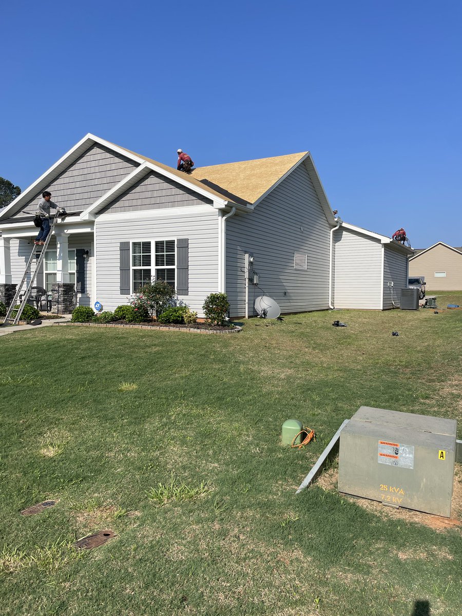 ReflectionsGA's tweet image. Another quality #GAF #roof installation by Reflections Remodeling of Georgia 🔨🔨