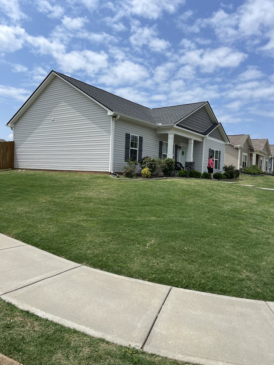 ReflectionsGA's tweet image. Another quality #GAF #roof installation by Reflections Remodeling of Georgia 🔨🔨