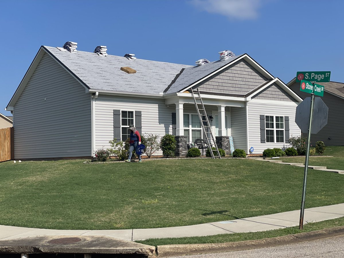 ReflectionsGA's tweet image. Another quality #GAF #roof installation by Reflections Remodeling of Georgia 🔨🔨