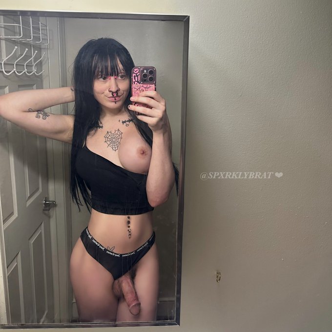 be honest&hellip; would u smash?? https://t.co/gmE2J7Cd2Y