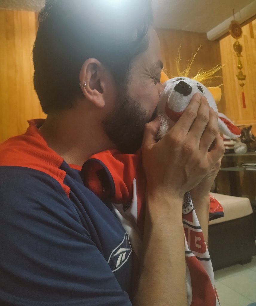 DannyAcM's tweet photo. Acá mi Chiva que está esperando el título, #yorecuerdo que nos dividia la final en CU del 2004, pero hoy ¡Venga Chivas! @dr_toolenho @AztecaDeportes https://t.co/4hQFLEaQJY